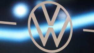 VW очекува побавен раст во 2024 година поради цените и острата конкуренција