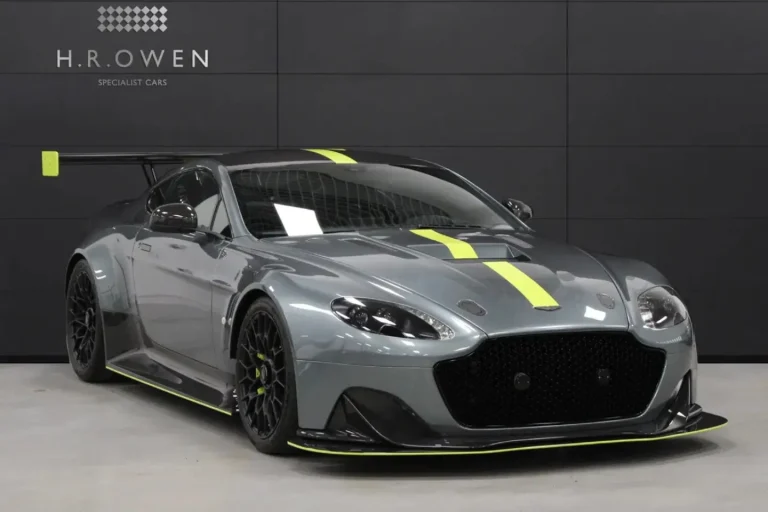 Се продава правен за jaвни патишта Aston Martin V8 Vantage AMR Pro