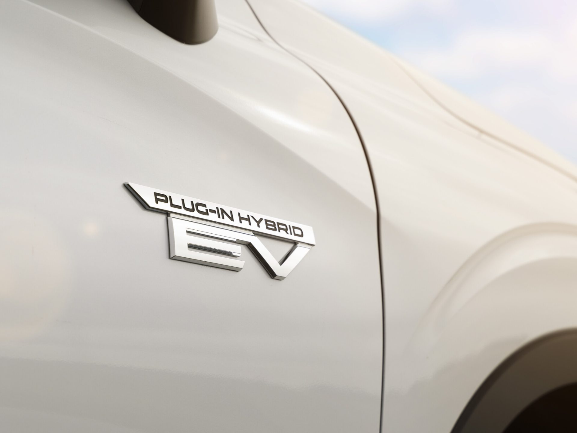 2022_Mitsubishi_Outlander_PHEV_Exceed_White_Australia_detail_front_fender_badge