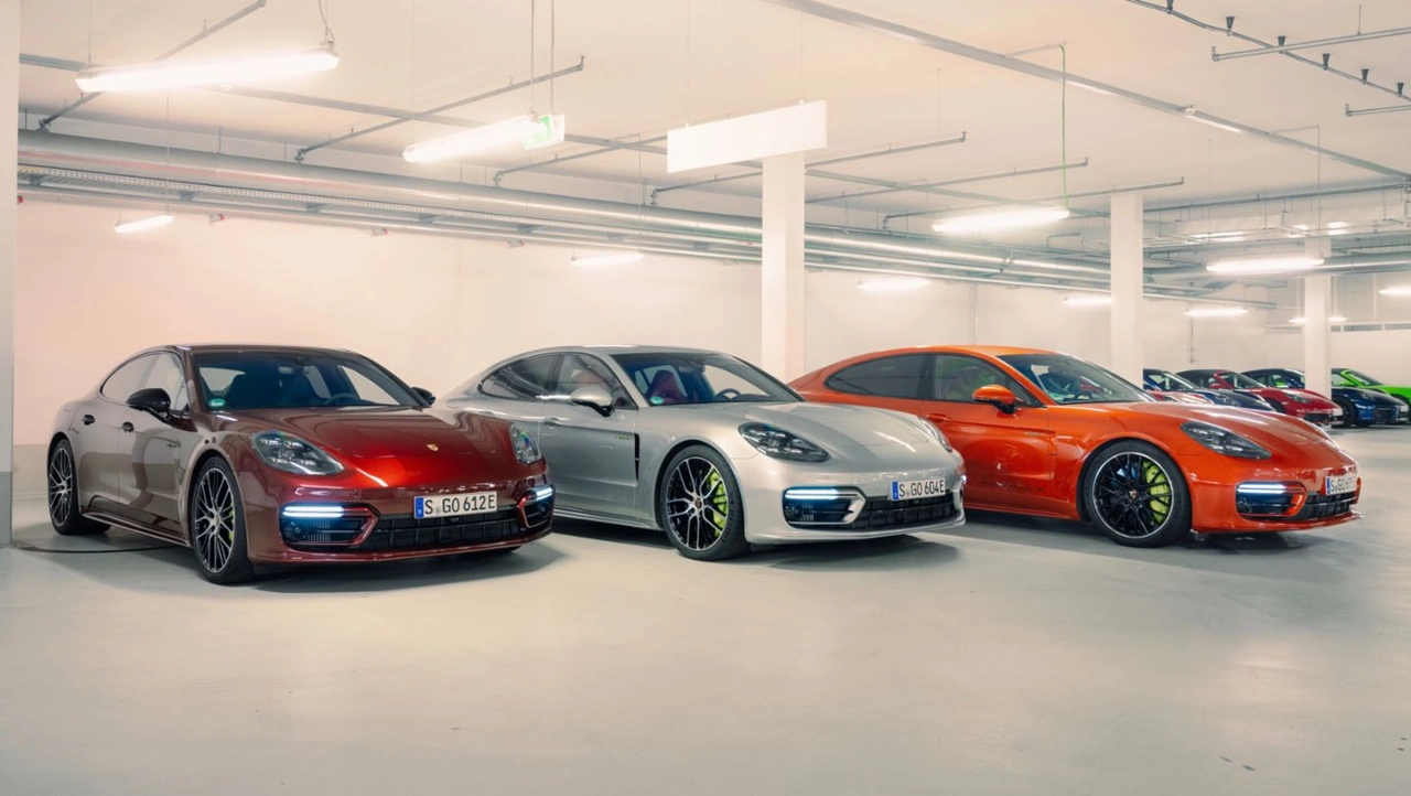 Porsche_20Panamera_204_20E-Hybrid_204S_20E-Hybrid_20Turbo_20S-E-Hybrid