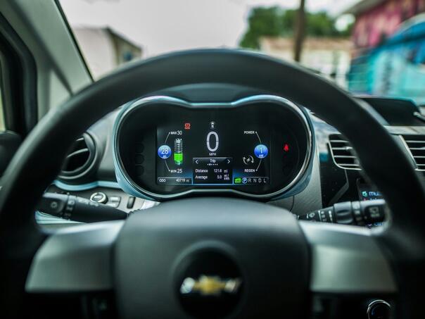 zasto-su-novi-automobili-tako-skupi-i-hoce-li-se-trend-promijeniti-pexels-caleboquendo-3042434_6976305c03d46
